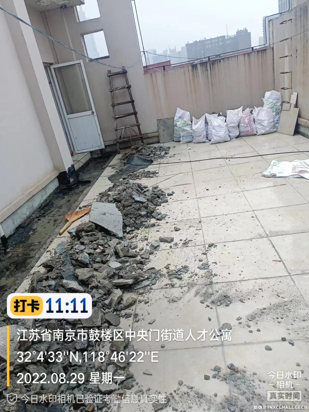 扬中楼顶出现漏水情况应该谁负责？